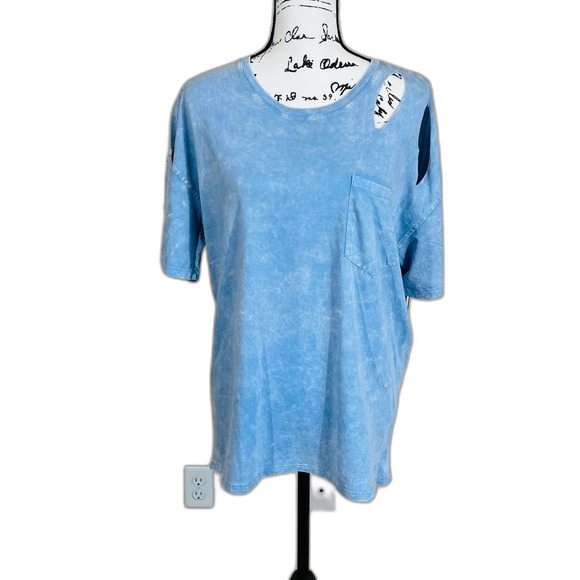 7 for all mankind  light blue tee women  distressed front pocket tee size M boho - Picture 5 of 13